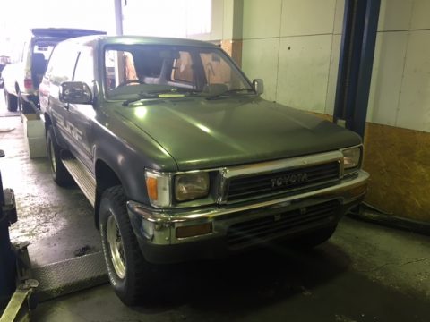 入庫車のご紹介☆ハイラックスサーフ130　希少なガソリン・マニュアル　4WD